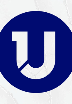 Logotyp Fundacji Jeden Uniwersytet - granatowe logo z U na jasnym tle