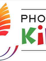 Logotyp Pho3nix Kids Półmaraton - z prawej strony nazwa głównego sponsora w czarnym kolorze,a pod spodem napis Kids w wielu kolorach. Z lewej strony symbol feniksa