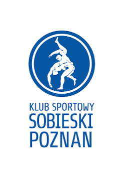 Logotyp Sobieskiego Poznań - w niebieskim polu okrągłym białe postacie dwóch walczących ze sobą zapaśników. Poniżej niebieski napis Klub Sportowy Sobieski