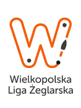 Logotyp Wielkopolskiej Ligi Żeglarskiej - litera W z pomarańczowym obramowaniem, a pod spodem czarny napis Wielkopolska Liga Żeglarska