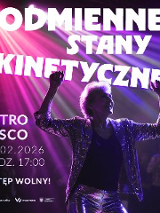 Kobieta z rękoma uniesionymi ku górze w brokatowej marynarce, oświetlona różowym światłem. Nad nią napis Odmienne Stany Kinetyczne, retro disco, 17.02.2026, godz. 17:00. Wstęp wolny.