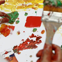 warsztaty, pomalowanie płótno, pędzel i dłoń