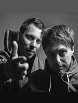 Plakat wydarzenia ze zdjęciem artystów