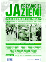 Na górze i na dole zielone litery na białym tle. Na srodku zdjęcia.