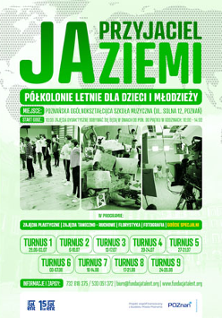 Na górze i na dole zielone litery na białym tle. Na srodku zdjęcia.