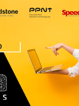 Żółto-czarna grafika, po rawej zdjęcie kobiety trzymającej w ręce laptopa, po lewej tytuł wydarzenia i data