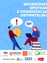 Kobieta siedzi na książkach z otwartym laptopem. Mężczyzna niesie ogromna monetę. Oboje coś mówią.