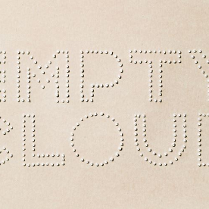 Napis empty cloud z pinesek.