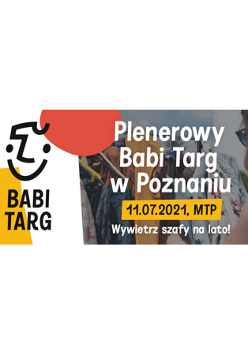 Biało-czarne napisy z nazwą wydarzenia. W tle kobieta przeglądająca ubrania na wieszakach.