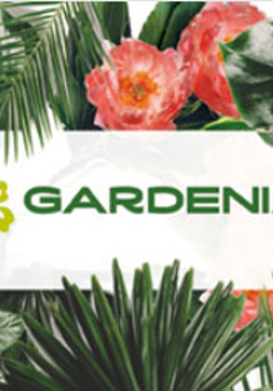 Na środku napis: Gardenia. Dookoła Liście i kwiaty.