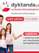 Po lewej stronie stoją uśmiechnięci młody mężczyzna, kobieta i mała dziewczynka, są ubrani w koszulki z napisem "dyktanda.pl". Po prawej napisy informujące o dyktandzie.