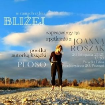 Joanna Roszak na kamienistej drodze.