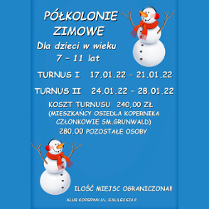 Białe napisy informujące o wydarzeniu na niebieskim tle. W prawym górnym i lewym dolnym roku grafika przedstawiająca bałwanki.