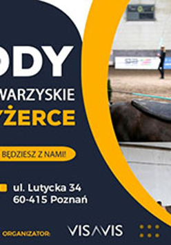plakat wydarzenia; po lewej stronie informacje dotyczące zawodów; po prawej dwa zdjęcia z zawodów przedstawiające zawodników na koniach