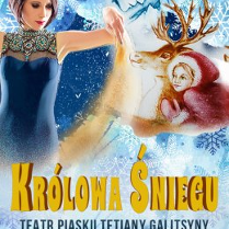 Wykownawczyni rozsypuje piasek ręką a w tle Gerda