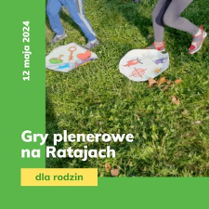 zdjęcie dziecięcych nóg podczas zabawy na trawie