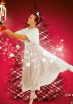 Baletnica trzymająca dziadka do orzechów