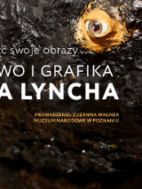 Czarna, błotnista struktura, w której widać namalowane żółte oczy. Białe i żółte napisy informujące o wydarzeniu.