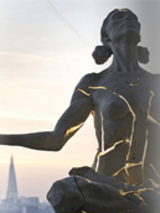 plakat - posąg kobiety