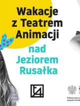 Uśmiechnięta dziewczynka z lewej strony w czapce w groszki. Po środku napisy informacyjne. Po prawej stronie chłopiec w okularach odwrócony do góry nogami (tylko na plakacie).