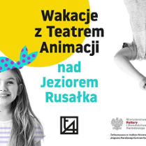 Uśmiechnięta dziewczynka z lewej strony w czapce w groszki. Po środku napisy informacyjne. Po prawej stronie chłopiec w okularach odwrócony do góry nogami (tylko na plakacie).