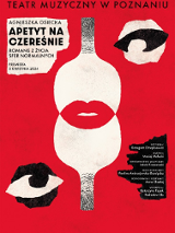 Na czerwonym tle rysunek dwóch butelek połączonych rysunkiem czerwonych ust. Po bokach plakatu informacje na temat spektaklu.