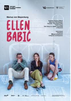 Kobieta, mężczyzna i nastolatka siedzą na podłodze przy ścianie, na narysowanej białą kredą kanapie. Patrzą przed siebie, są zamyśleni.