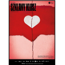 Na czerwono-różowym tle niewielkie białe serce. Przez środek całego plakatu widoczne pionowe pęknięcie. Na plakacie również informacje o spektaklu.