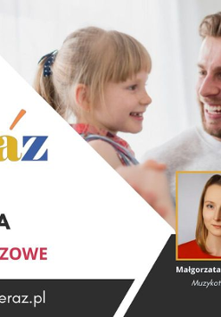 Uśmiechnięte twarze dziecka i dwójki dorosłych