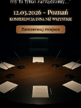 Zdjęcie4 przedstawiające drewniany stół w półmroku. Na stole widać mikrofonu oraz kartki. W tle czarne, skórzane fotele. Powyżej informacje o wydarzeniu zawarte w treści artykułu.