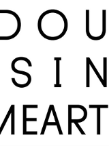 Plakat o minimalistycznej kompozycji, którego prawą stronę wypełnia mozaika kolorowych, ekspresyjnych obrazów przedstawiających naturę. Na jej tle wyróżniono większy, sześciokątny kadr z motywem ciemnozielonej roślinności oraz trzy mniejsze, czarno-białe grafiki o tematyce leśnej. Całość uzupełnia logotyp z literą "Z" i motywem księżyca w prawym dolnym rogu. Pomiędzy znajdują się napisy. Są to informacje o wydarzeniu zawarte w treści artykułu.