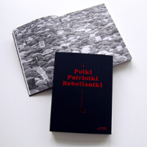 Okładka książki i zdjęcie kobiety pod parasolami