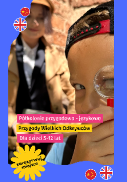 Informacje o półkoloniach, dziecko spogląda przez szkło powiększające.