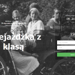 Na czarno-białej fotografii powóz z pasażerami