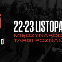 Ciemne tło z białym napisem "22-23 listopada Tattoo konwent". Na czerwono napis: "Międzynarodowe Targi Poznańskie". Po lewej od napisu logo wydarzenia, które składa się z liter P, T, K.