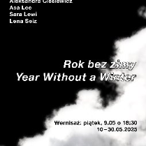 Czarne tło z białym dymem, a na nich napisy, które informują o wydarzeniu.