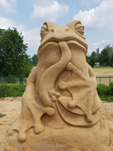 rzeźba zapowiadająca festiwal