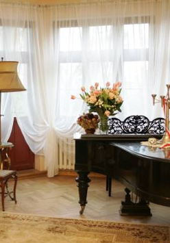 salon z fortepianem
