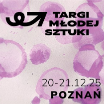 Różowe tło z różowymi plamami po farbie akrylowej.