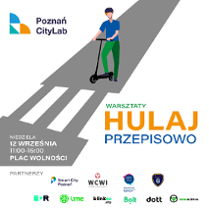 Plakat promujący wydarzenie, na białym tle, napisy promoujące, postać człowieka przy hulajnodze, na szarej drodze, przed pasami dla pieszych.