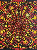 Obrazek przedstawia wielokolorową mandalę, wykonaną metodą kropkową.