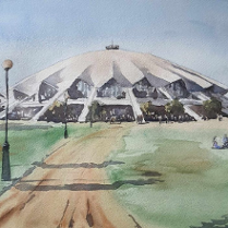 Plakat przedstawia Arenę Poznań namalowaną kolorami. Budynek znajduje się na tle czystego nieba. Na trawie siedzą ludzie.