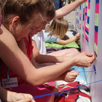 wyszywanie na bilbordzie