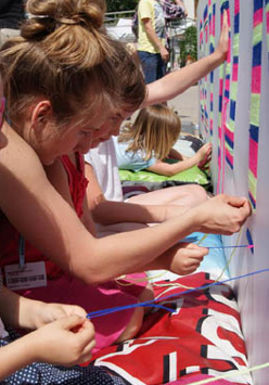 wyszywanie na bilbordzie