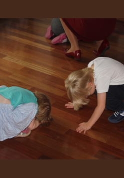 Zdjęcie dzieci w bawialni