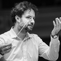 Na zdjęciu dyrygent Łukasz Borowicz.