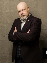 Marek Krajewski na zdjęciu