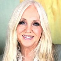 Na zdjęciu Rhonda Byrne.