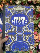 Na zdjęciu okładka książki Perfumiarz z Łazarza.