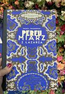 Na zdjęciu okładka książki Perfumiarz z Łazarza.